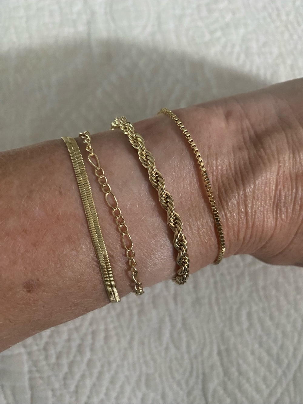 Bracelets Goldtone Set of 4